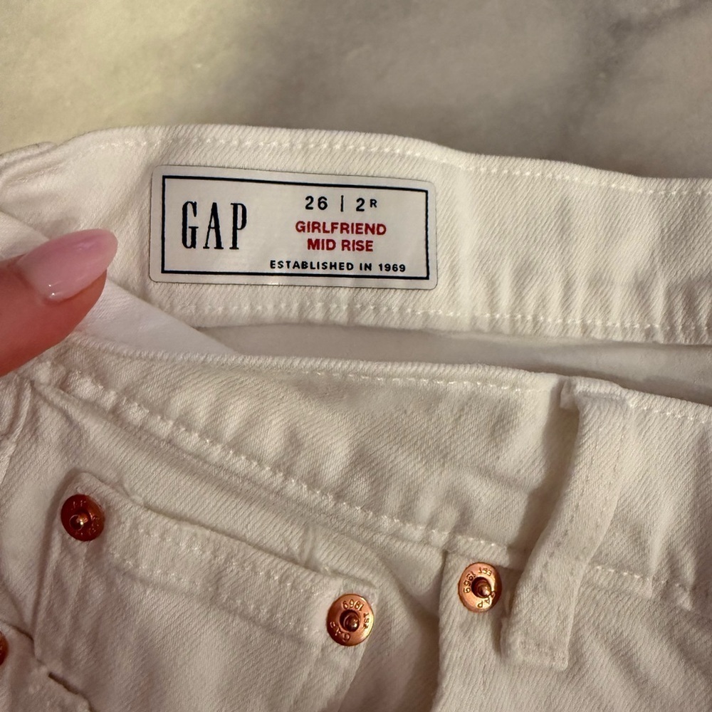 GAP White girlfriend mid rise jeans - Picture 2 of 5
